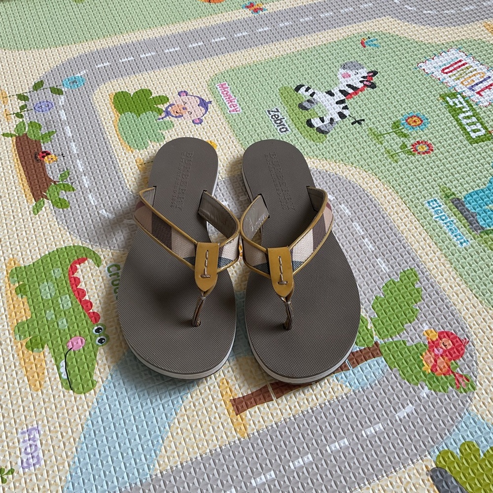 Burberry Women Flip Flops Size 35